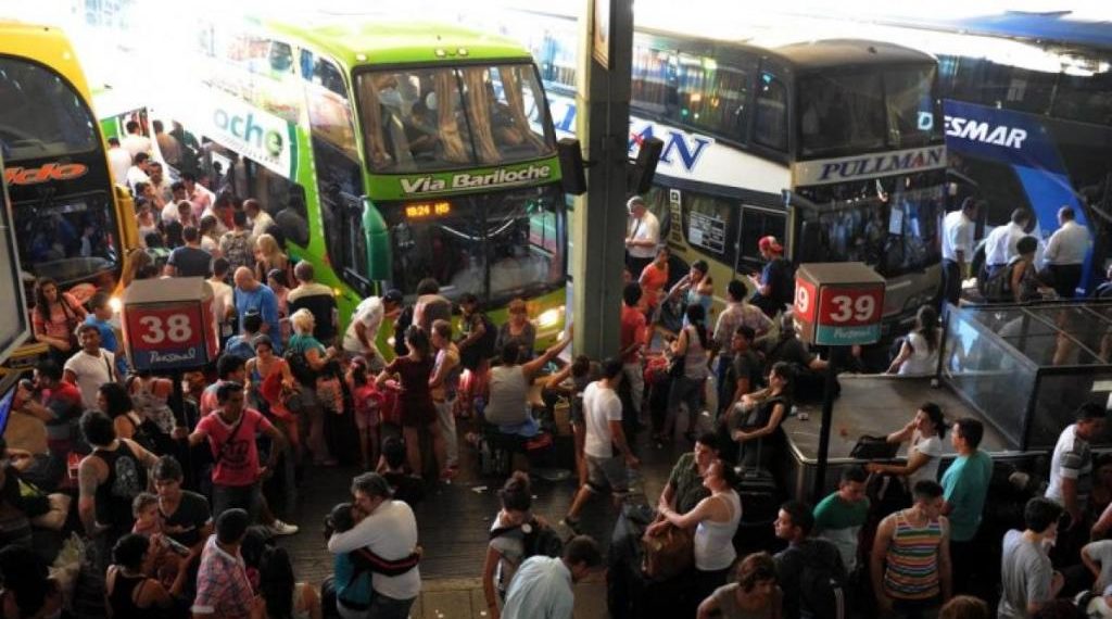 Más de 1,3 millones de turistas viajarán por el país el fin de semana extra largo