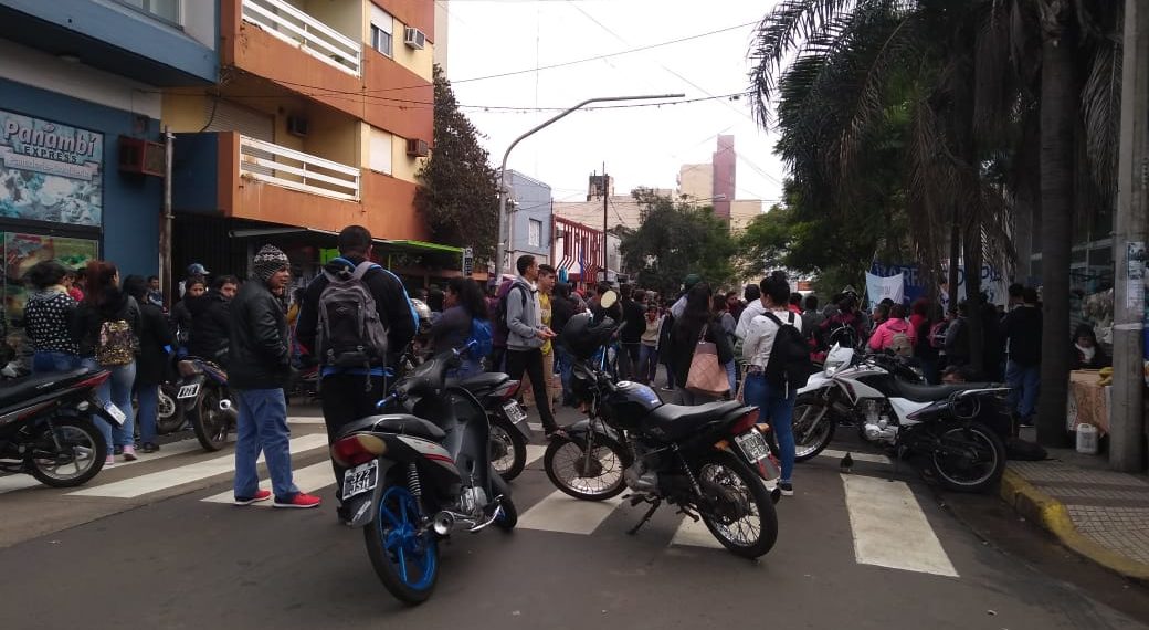 Barrios de Pie realiza una protesta con “ollas vacías” en reclamo de trabajo