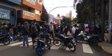 Barrios de Pie realiza una protesta con “ollas vacías” en reclamo de trabajo