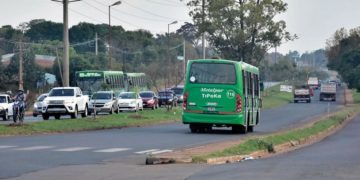 Piden que colectivos circulen por las colectoras de la Ex Ruta 213