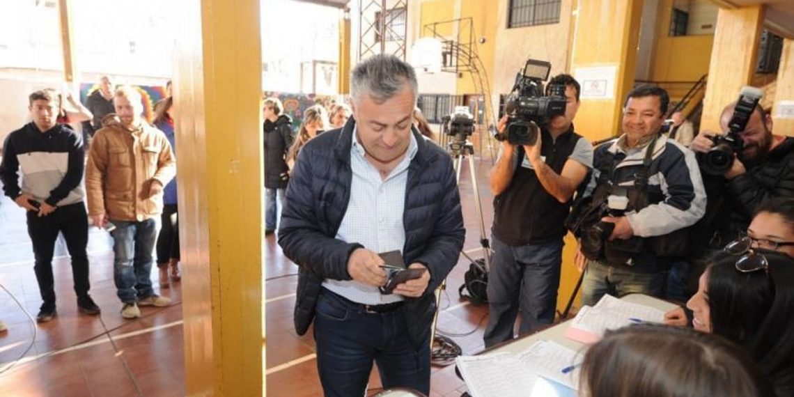 Insólito: el gobernador de Mendoza se olvidó el documento y no pudo votar