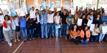 100 familias de San Isidro recibibieron sus títulos de propiedad