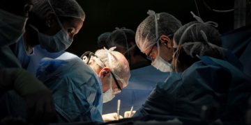 El Hospital Garrahan trasplantó a una beba de 11 meses y lo transmitió en vivo para capacitar a cirujanos de Latinoamérica