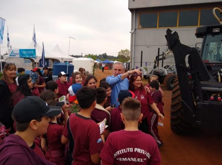 Passalacqua recorrió la Feria Forestal en su jornada inaugural