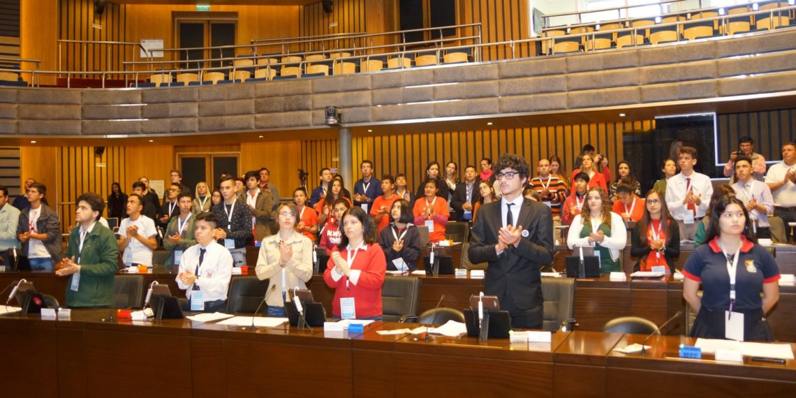 Parlamento Estudiantil: Jóvenes sancionan iniciativas que pueden resultar en políticas públicas