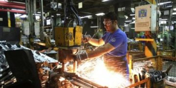 La industria cayó 6% en julio y suma 19 meses de pérdida de empleo registrado