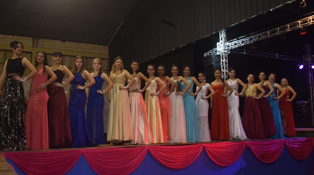 Campo Viera: Priscila Colman fue coronada reina de los estudiantes