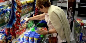 La canasta básica del jubilado aumento un 24% en seis meses y casi triplica a la mínima