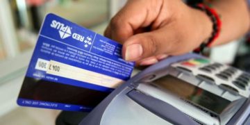 Consumidores no llegan a fin de mes y crece el endeudamiento con tarjetas de crédito