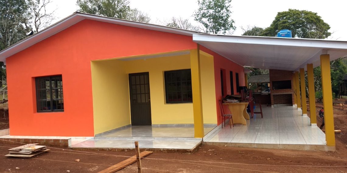 En El Soberbio casi un centenar de familias de colonos viven en viviendas rurales del IPRODHA