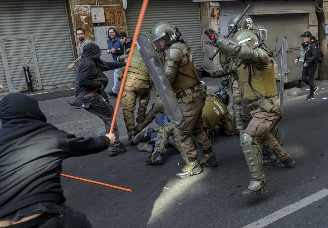 Tensión en Chile: ya hay siete muertos y más de 800 detenidos