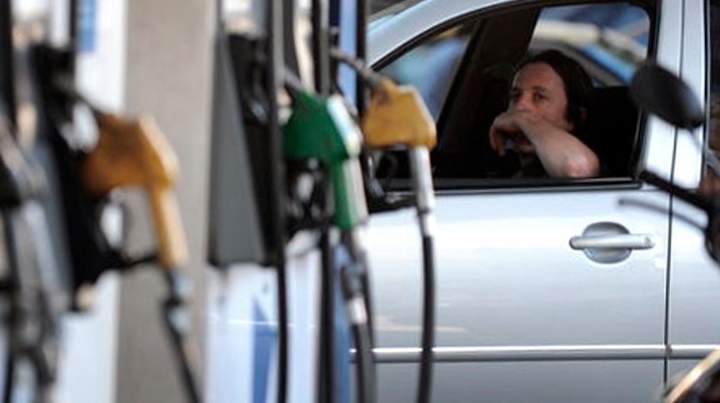 Finaliza el congelamiento de precios y las naftas podrían aumentar un 6%