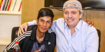 Fernández se reunió con Brian, el presidente de mesa que fue discriminado por su vestimenta
