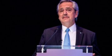 De Alberto a Macri: “De los u$s 39 mil millones que nos dio el FMI, 30 mil se los llevaron sus amigos”