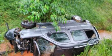 Perdió el control del vehículo y terminó en una zanja