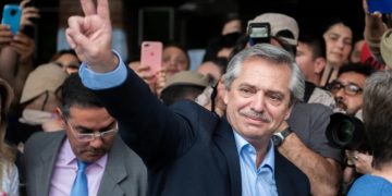 Alberto Fernández gana en primera vuelta con 47,7% de los votos y Macri saca 40,7%