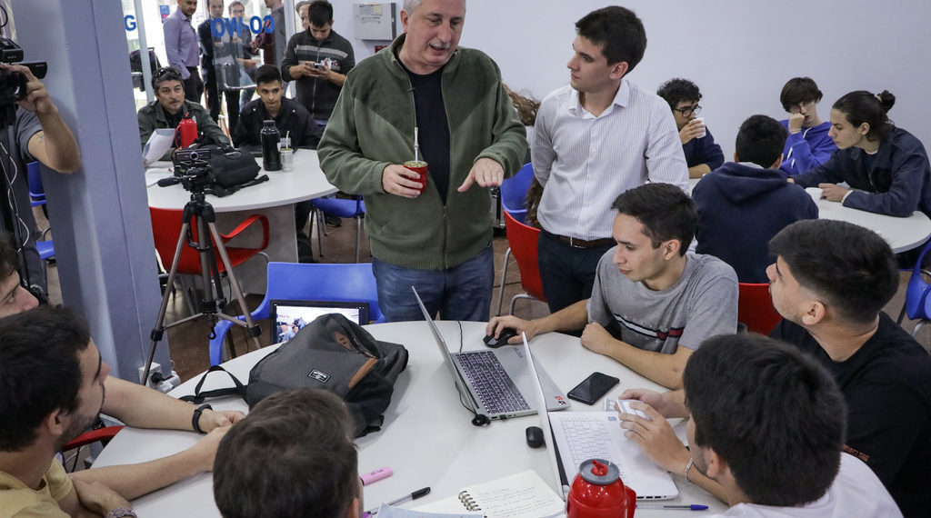 Passalacqua visitó el Polo TIC y dialogó con los participantes del Hackatón