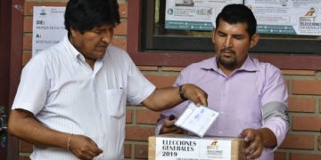 Bolivia: el cese de transmisión de resultados levanta críticas y sospechas