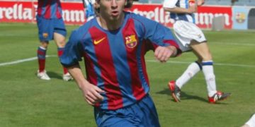 Se cumplen 15 años del debut oficial de Lionel Messi en el Barcelona: los 11 hitos de La Pulga que marcaron un antes y un después en la historia del fútbol