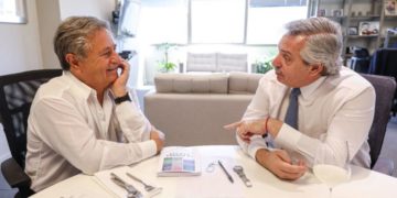 Fernández: “Si hiciéramos un monumento al bombero, debería tener la cara de Duhalde”