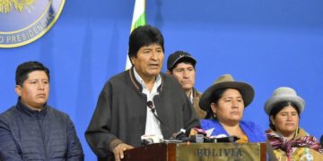 Evo Morales renunció a la presidencia, denunció golpe y la Policía ordenó detenerlo