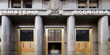 Gobierno toma $5 mil millones de áreas del sector público para financiarse