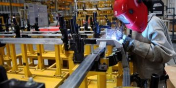 Economía: la industria cayó 5,1% y la construcción 8,5% en septiembre, según Indec