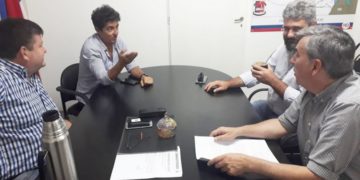 Posadas: trabajan en el proyecto para instalar puestos de recargas sustentables para celulares