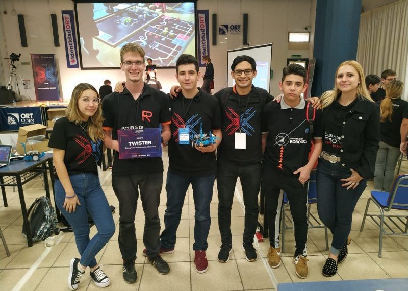 Gran desempeño de la Escuela de Robótica en la competencia de Programación y Robótica Makex