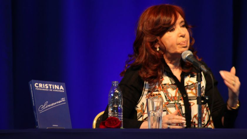 Cristina Fernández reaparece en público tras el triunfo en las elecciones