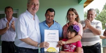 Colonia Aurora: entregaron 33 títulos de propiedad a familias de colonia El Progreso
