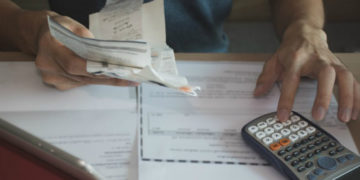 Récord de morosos en los pagos de tarjeta, celular y cable en el país