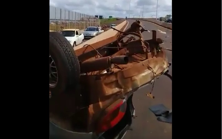 Lesionada tras despistar con su auto en el acceso sur