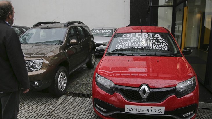 Por la Ley de Emergencia, podrían congelar cuotas de planes de ahorro para autos