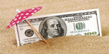Todo lo que necesitas saber sobre el dólar “turista”: cuándo rige, cuánto cuesta y quién lo paga