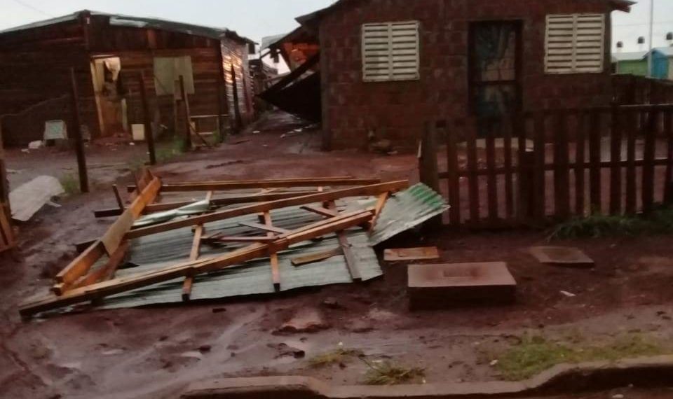 La tormenta provocó daños de consideración en más de 30 viviendas
