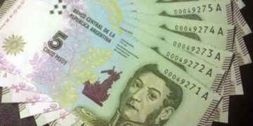 Se postergó un mes la salida de circulación del billete de 5 pesos