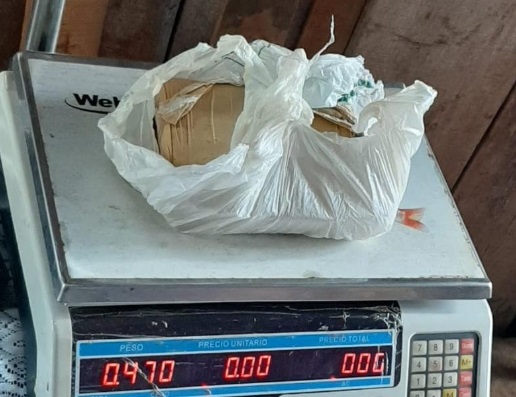 Garuhapé: limpiaba la habitación de su hijo y encontró un ladrillo de marihuana