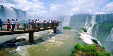 Por el impuesto al dólar creció el turismo interno, Iguazú es el más elegido