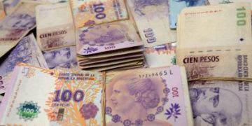 El peso argentino fue la peor moneda del mundo y seguirá en caída, según BNP Paribas