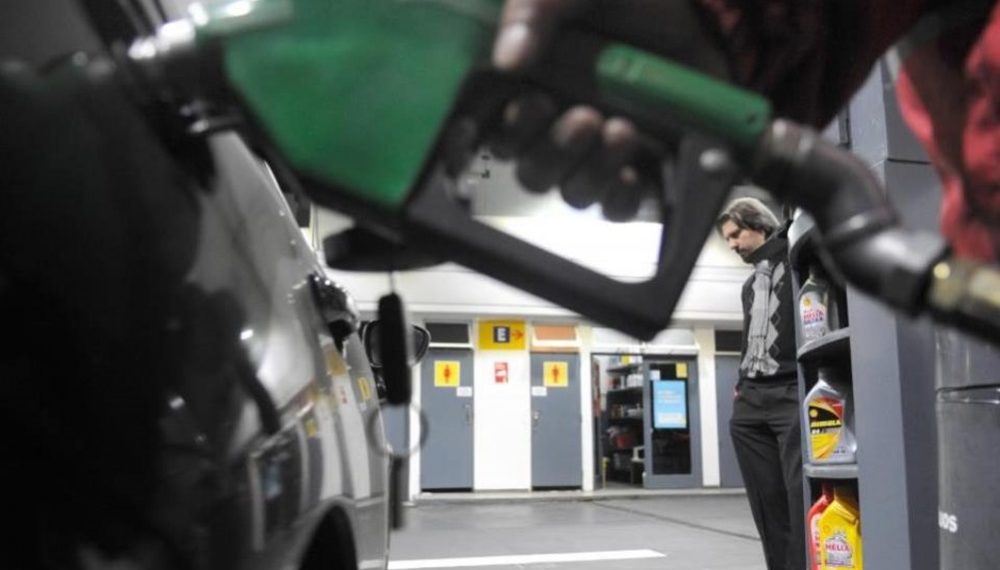 Combustibles: extienden un mes más el congelamiento