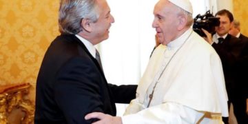 Alberto Fernández y el Papa Francisco mantuvieron un diálogo profundo y distendido en su primer encuentro oficial