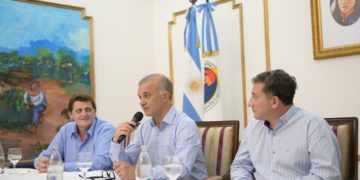 Provincia y municipios firmaron convenio para subsidiar el precio del transporte público