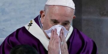 Preocupación por la salud del papa Francisco: tiene gripe en medio del brote de coronavirus en Italia