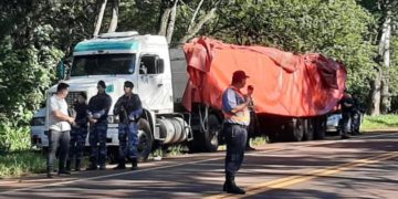 Incautan un camión con casi 8 toneladas de marihuana en la localidad de Montecarlo