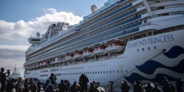 Uno de los argentinos varados en el crucero japonés tiene coronavirus