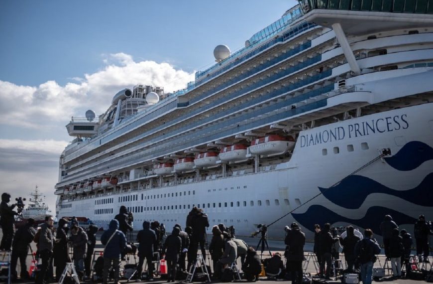 Uno de los argentinos varados en el crucero japonés tiene coronavirus