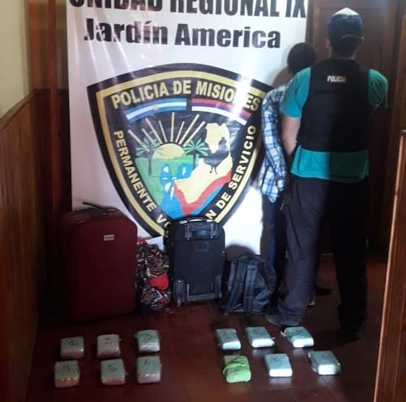 Jardín América: cayó “narcovalijero” con más de 8 kilos de marihuana
