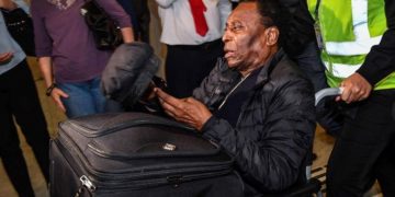 El peor momento de Pelé: deprimido, encerrado en su casa y con problemas motrices