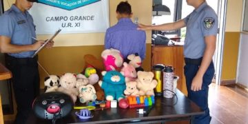 Campo Grande: policías detuvieron a un joven que robó varios objetos de un jardín de infantes